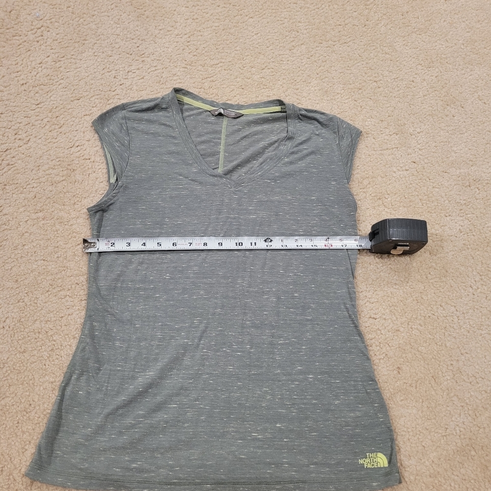 The North Face shirt, sz LG  GUC